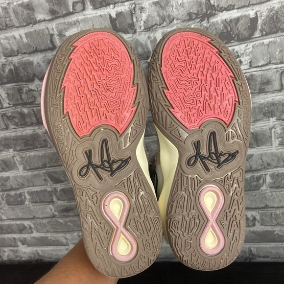 Nike - Picture 11 of 13